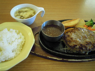手ごねハンバーグランチ