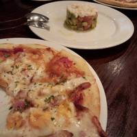 たまごとベーコンのピザ