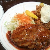 ハンバーグとカキフライ定食