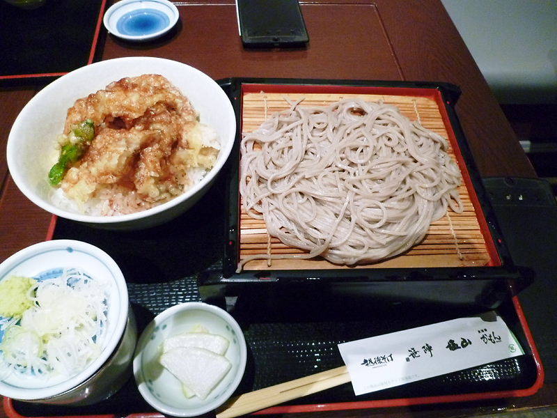 穴子天丼と冷たい蕎麦のセット