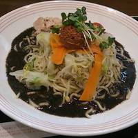 黒酢黒胡麻冷麺