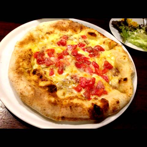 アンチョビフレッシュトマトのピッツァ