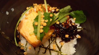 焼き鮭といくらの親子だし茶漬け