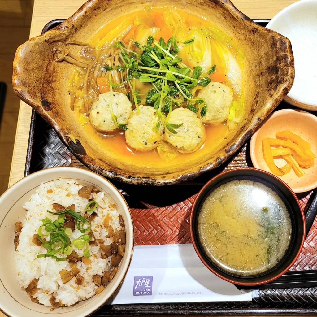 熟成黒しょうがと鶏つくねの和風土鍋とごぼう生姜の混ぜご飯定食