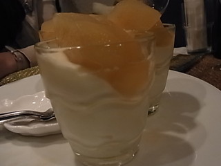 パンナコッタにリンゴの蜂蜜煮