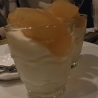 パンナコッタにリンゴの蜂蜜煮