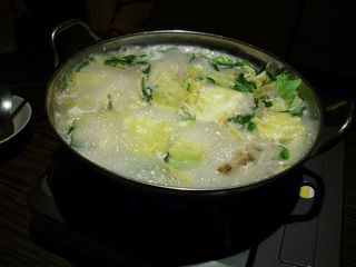 ボリュームたっぷり幻ホルモンのもつ鍋