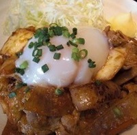 豚キムチ炒め定食　温泉卵