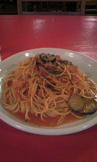 ベーコンとナスのピリ辛トマトソース