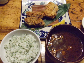 お昼の盛合せフライ定食