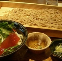 ミニまぐろ丼と板そば