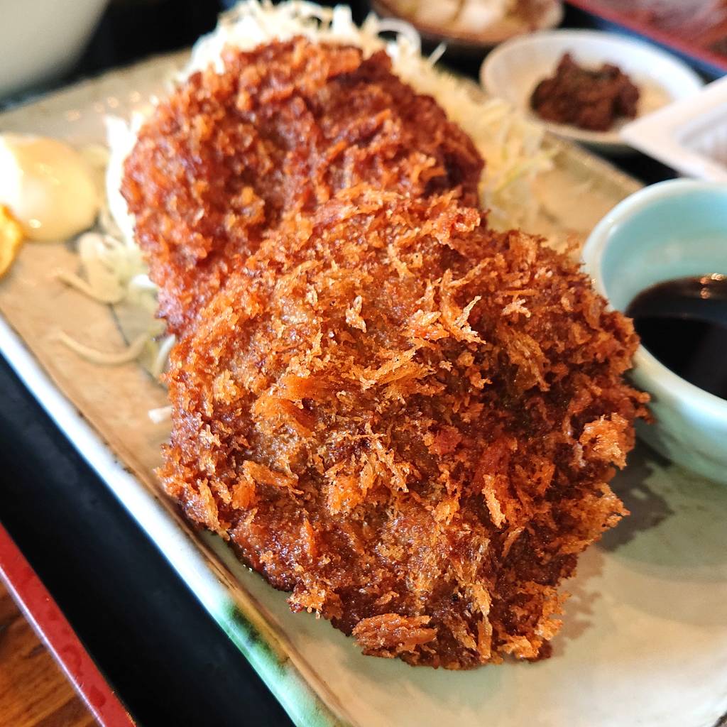 肉汁溢れる　手仕込み　メンチカツ