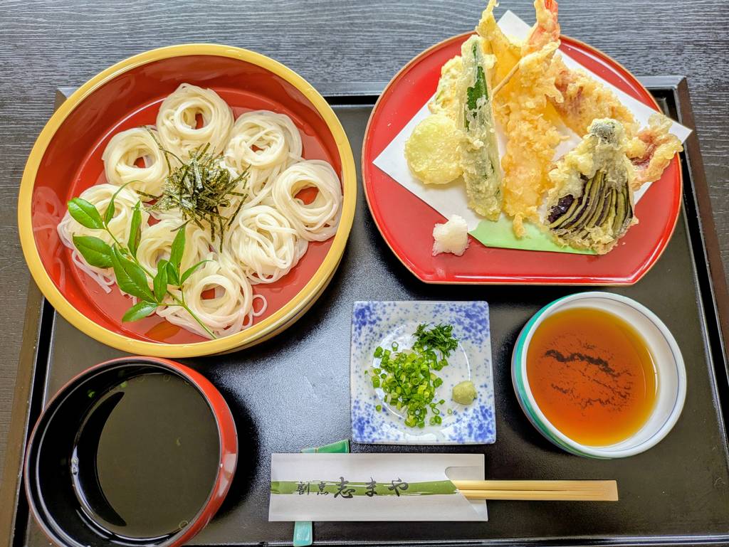 稲庭うどんと天ぷらセット