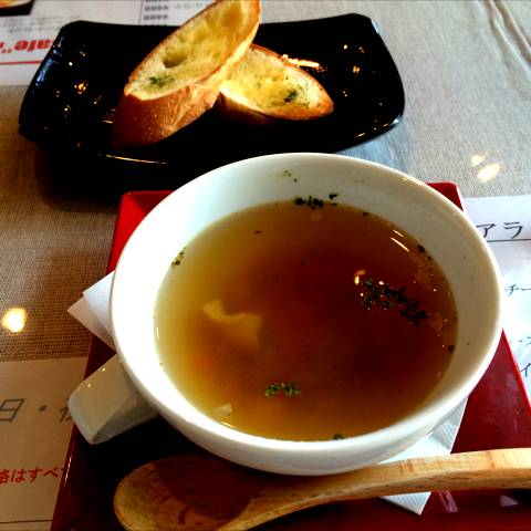 ランチメニューのスープ&パン