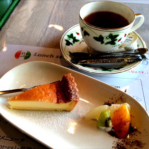 ランチメニューの紅茶&チーズタルト