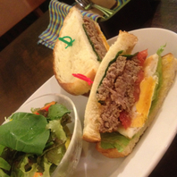 ハンバーグのサンドイッチ