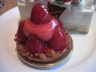 苺のぜいたくタルト