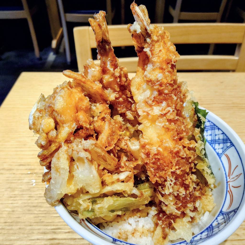 とうもろこしのかき揚げ海老の天丼
