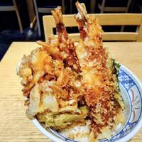 とうもろこしのかき揚げ海老の天丼