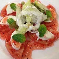トマトとモッツァレラチーズ