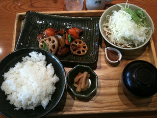 野菜と熟成豚ロースの黒酢炒め定食