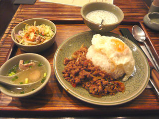 豚肉とバジル炒めご飯