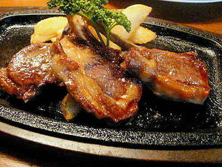 骨付きラムのロースト