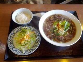 牛すじ煮込みラーメン