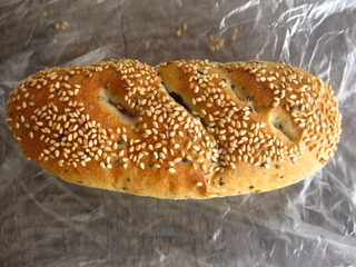 紫芋のセサミブレッド