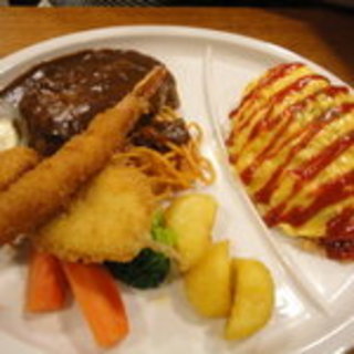 オムライスとハンバーグセット