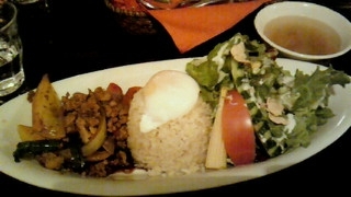 鶏ひき肉のタイバジル炒め