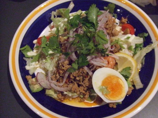 海老とアボカドのタイ風ガパオライス