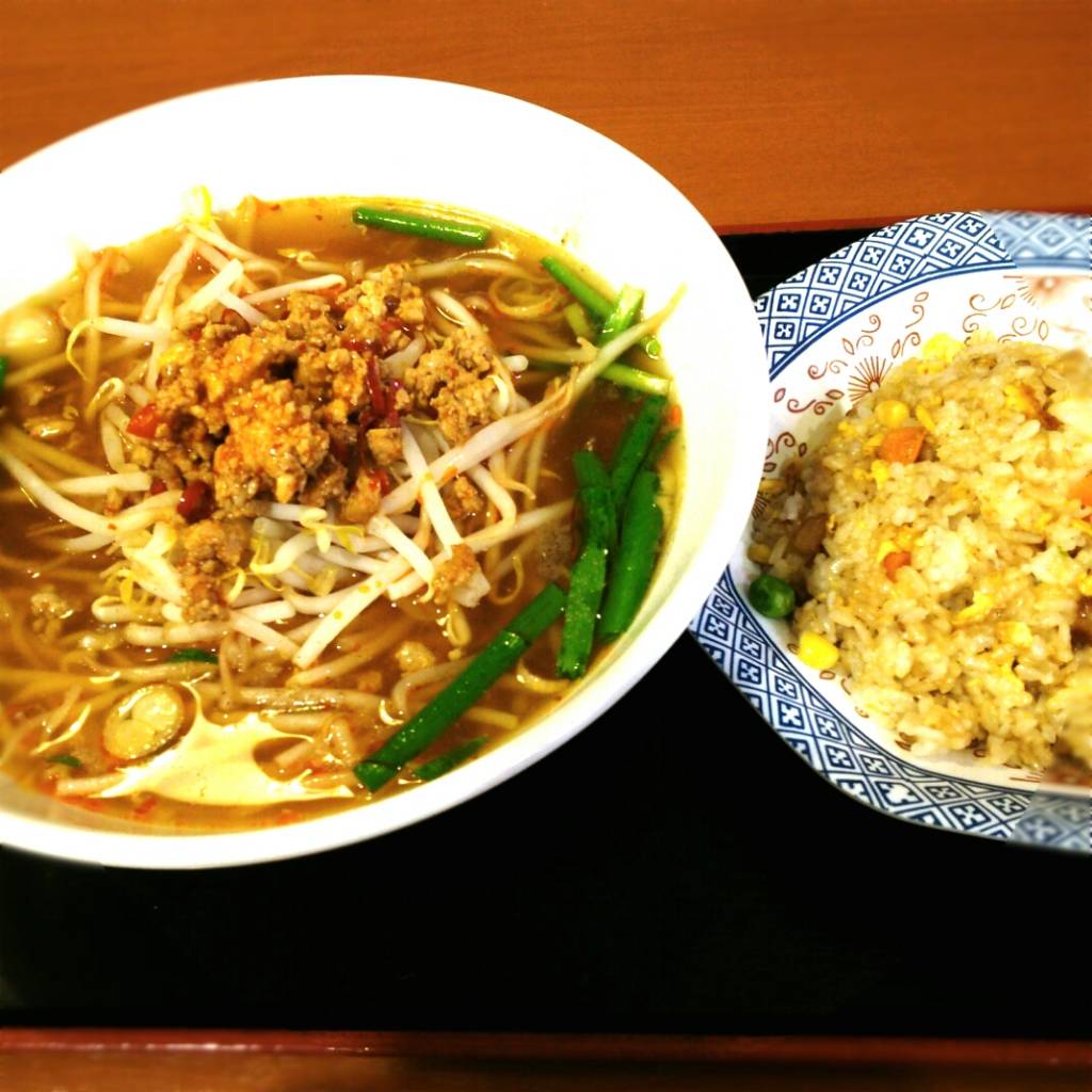 台湾ラーメン　半炒飯