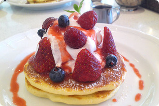 ミックスベリーマスカルポーネパンケーキ