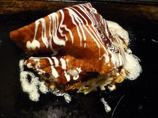 フレッシュトマトとチーズのお好み焼き