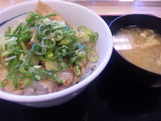 ネギ塩豚カルビ丼