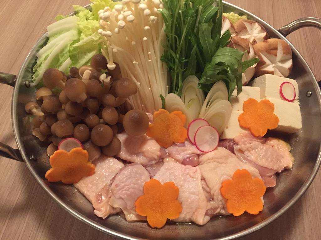 地鶏と季節野菜の水炊き鍋