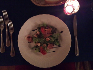 有機野菜とイタリア産生ハム・フォアグラ・地鶏・キノコのサラダ仕立て