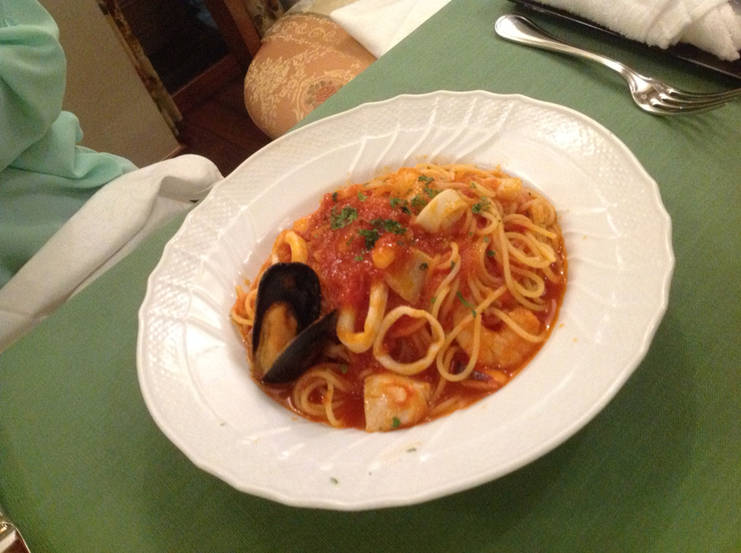 モッツアレラチーズのトマトソーススパゲッティ