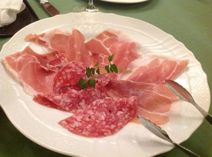 モッツアレラチーズのトマトソーススパゲッティ