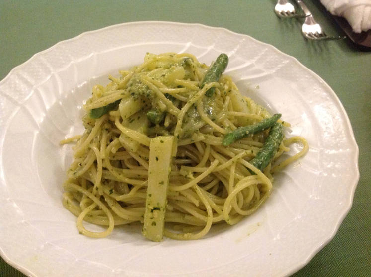 モッツアレラチーズのトマトソーススパゲッティ