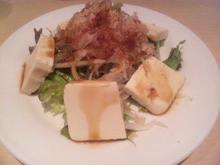 豆腐と玉ネギのサラダ