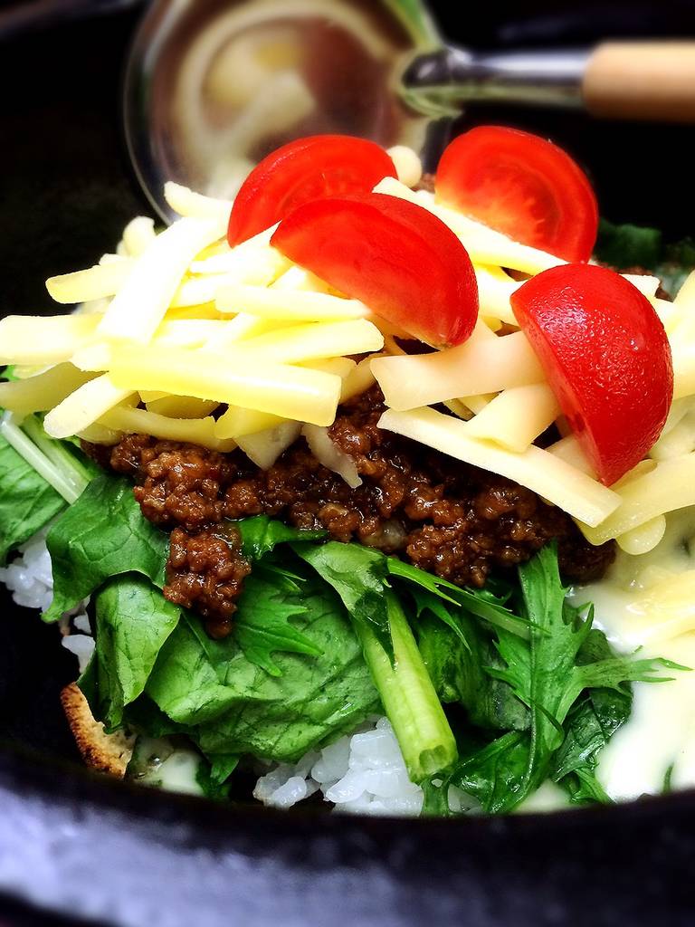 石焼もつタコライス