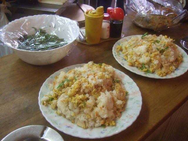 宴会料理:マグロ刺し、カツオ刺し、おまかせ料理:季節の野菜サラダ、野菜の天婦羅