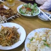 宴会料理:マグロ刺し、カツオ刺し、おまかせ料理:季節の野菜サラダ、野菜の天婦羅