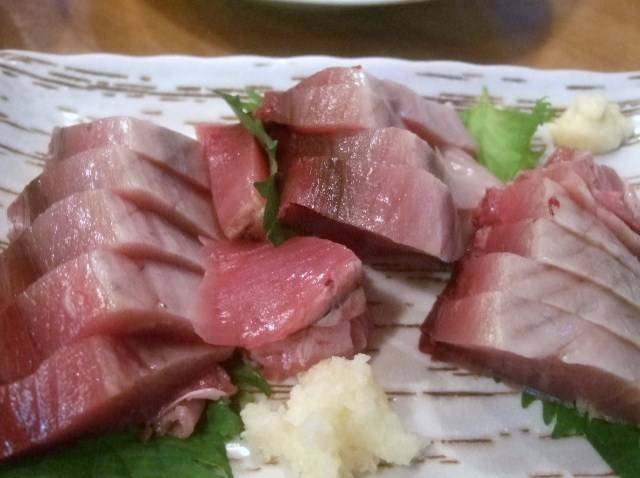 宴会料理:マグロ刺し、カツオ刺し、おまかせ料理:季節の野菜サラダ、野菜の天婦羅