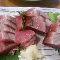 宴会料理:マグロ刺し、カツオ刺し、おまかせ料理:季節の野菜サラダ、野菜の天婦羅