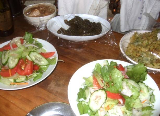 宴会料理:マグロ刺し、カツオ刺し、おまかせ料理:季節の野菜サラダ、野菜の天婦羅