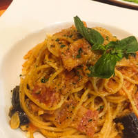 茄子とベーコンのトマトソースパスタ