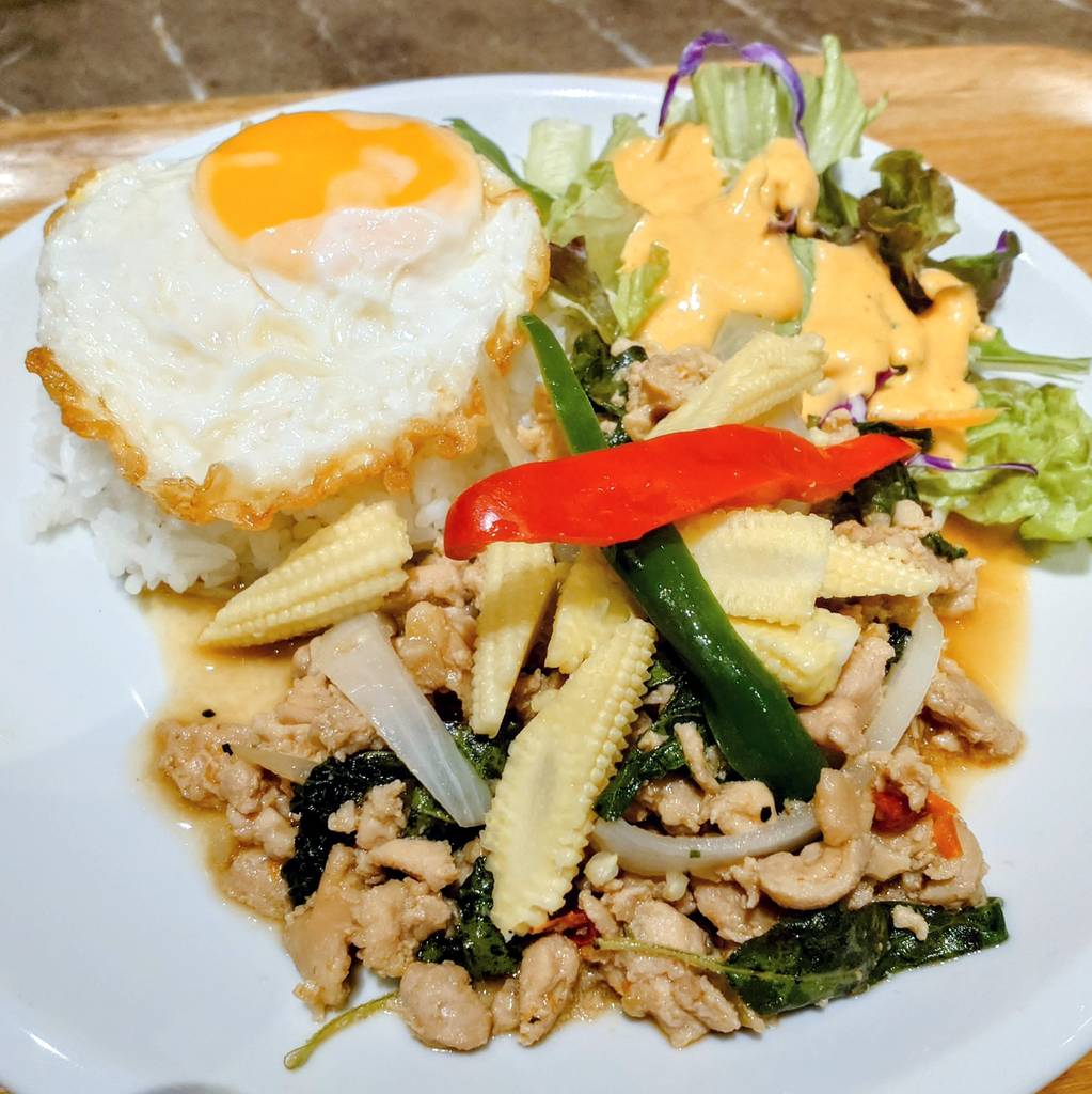 ヤングコーンのチキンガパオライス